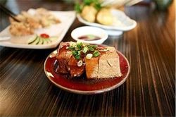 Vừa ăn vừa bịt mũi thưởng thức món 'thiên hạ đệ nhất thối'