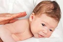 Mẹo chữa nấc an toàn, hiệu quả cho trẻ sơ sinh