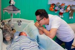 Hoàng Bách viết tâm thư xúc động gửi con trai nhỏ nhân dịp tròn 1 tháng ngày bé chào đời