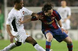 Patrice Evra bị chê 'chém gió' khi nói có thể đối phó với Messi