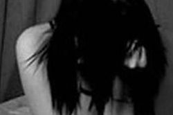 Bé gái 'rủ rê' 2 gã trai mới lớn 'làm trò vợ chồng' rồi báo công an?