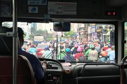 Dân ngày càng kém mặn mà với xe buýt