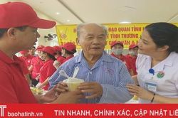 Hơn 600 suất cháo miễn phí đến với bệnh nhân điều trị tại BVĐK Hà Tĩnh