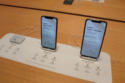 Tổng thống Trump phàn nàn việc iPhone mất nút Home