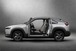 Tận mục xe điện thương mại đầu tiên của Mazda, giá gần 900 triệu