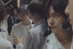 Tưởng lạ mà quen: BTS tung MV 'Make it right' phiên bản… nằm dọc
