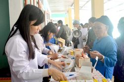 Bám bản, bám dân vì sức khỏe cộng đồng