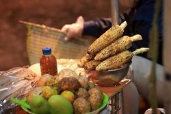 Nhấm nháp hương vị mùa đông trên từng góc phố Hà Nội