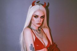 Các beauty blogger nổi tiếng nhờ tài hóa trang dịp Halloween