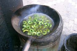 Không ngờ Trung Quốc lại chuộng những món ăn từ sâu xanh kinh dị này