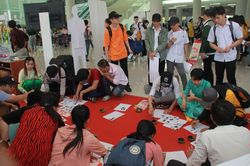 Bạn trẻ sôi nổi nhảy flashmob, ca hát, thi tài robot... ở ngày hội Tân sinh viên