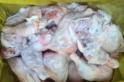 Thịt gà đông lạnh 21 ngàn/kg, nhập thoải mái không lo ép 'chết' gà nội