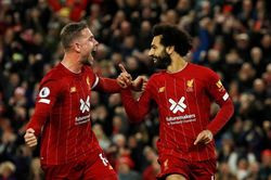 Salah lóe sáng, Liverpool ngược dòng hạ Tottenham
