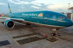 Máy bay Vietnam Airlines bị chảy dầu ở sân bay Tân Sơn Nhất