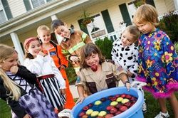 Những trò chơi truyền thống độc đáo và ma quái trong lễ hội Halloween