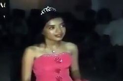 Cuộc sống uể oải của 'công chúa ngủ trong rừng' ngoài đời thật