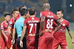 'Trọng tài bỏ hai lỗi khi cầu thủ Hà Nội ghi bàn vào lưới TP.HCM'