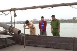 Bắc Ninh: 1 ngày bắt giữ 2 tàu khai thác cát trái phép