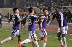 Văn Quyết lập công, Hà Nội FC 'vùi dập' CLB TP HCM