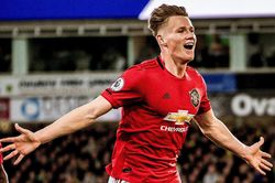 Man United ghi bàn thứ 2.000 tại Premier League