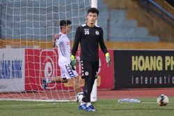 Hà Nội FC đang đàm phán hợp đồng với thủ môn Bùi Tiến Dũng