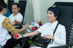 Ngọc Khuê đưa học trò về trường cũ hiến máu nhân đạo