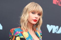 'You Belong With Me' của Taylor Swift cán mốc tỉ view trên Youtube