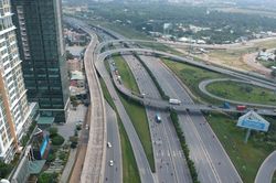 Chờ metro giải cứu kẹt xe