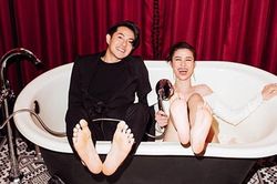 Sau loạt ảnh ngôn tình, Đông Nhi tiếp tục khoe ảnh nhí nhố bên Ông Cao Thắng
