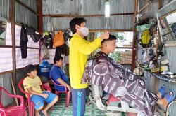 Anh thợ hớt tóc tốt bụng