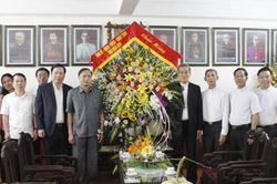 Đoàn đại biểu lãnh đạo tỉnh thăm, chúc mừng Tổng Giám mục Nguyễn Năng