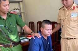 CSGT ngăn chặn kịp thời nam thanh niên định nhảy cầu Bãi Cháy