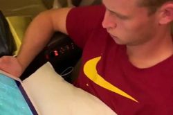 De Jong gây ấn tượng bởi sự chuyên nghiệp ở Barca