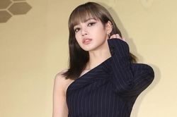 Lisa (Black Pink) khoe thân hình búp bê trên thảm đỏ