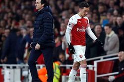 Sao Arsenal không hiểu vì sao Pepe lại được chọn ưu tiên trước Oezil?