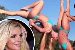 Britney Spears mặc bikini tập các thế yoga 'khó đỡ'