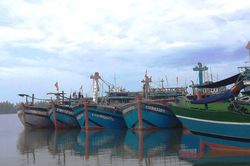 TT-Huế: Cấm tàu thuyền ra biển, khu vực đồng bằng cảnh báo lũ lớn