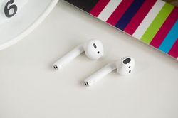 AirPods thế hệ thứ hai của Apple giá chỉ còn 100 USD