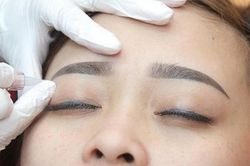 Nguyên nhân khiến một phụ nữ tử vong sau xăm chân mày