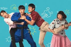 Vừa ra tù đã đòi bán nhà, Kiều Minh Tuấn bị Isaac vật sấp mặt trong trailer 'Anh trai yêu quái'