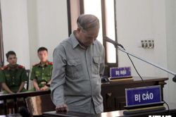 Cựu hiệu trưởng xâm hại tình dục nhiều nam sinh lĩnh án 8 năm tù