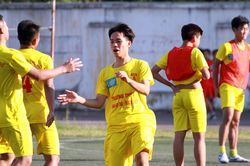 Thắng tưng bừng 4-0, THPT Phan Huy Chú hiên ngang tiến bước