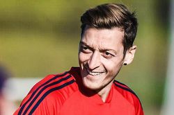 Oezil đón tin vui trước trận Arsenal gặp Liverpool