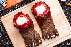 Chân quỷ dữ, bàn tay tàn sát cho bữa tiệc Halloween