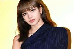 Lisa Blackpink khoe nhan sắc tựa 'nữ thần' trong sự kiện mới