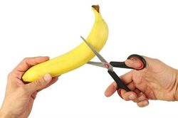 Bực mình chồng cũ, người phụ nữ cắt luôn 'của quý' đáng sợ