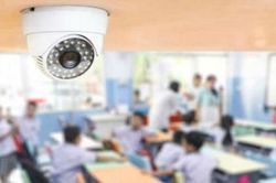 Góc tối nhất chính là ngay dưới camera lớp học