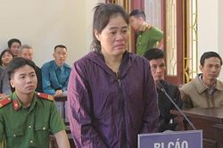 Con gái đốt chết mẹ ruột