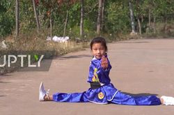 Cô bé 9 tuổi trổ tài kungfu điêu luyện như võ sư