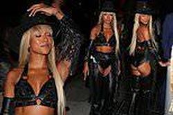 Người mẫu gốc Việt Karrueche Tran khoe da thịt táo bạo đi tiệc Halloween